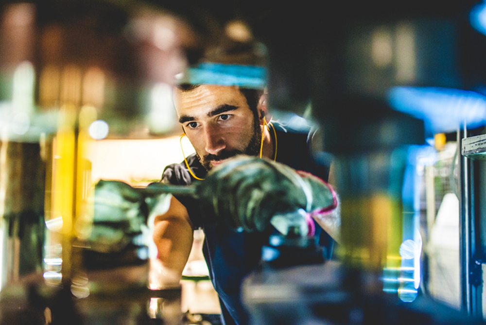 repairing-worker-itad
